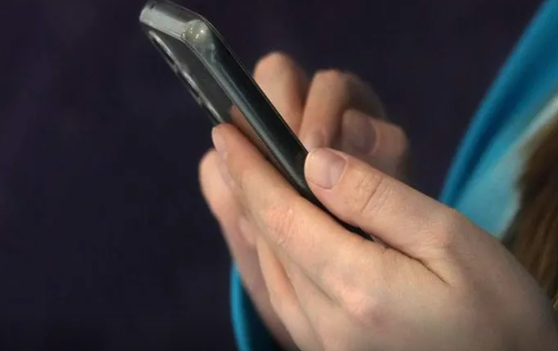 Beyin siqnallarını oxuyub telefon idarə edən cihaz hazırlanır