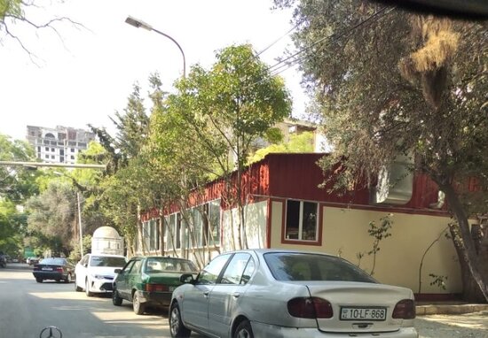 Bakının mərkəzində biabırçı vəziyyət: Səkini tam zəbt edərək restoran tikiblər – FOTOLAR