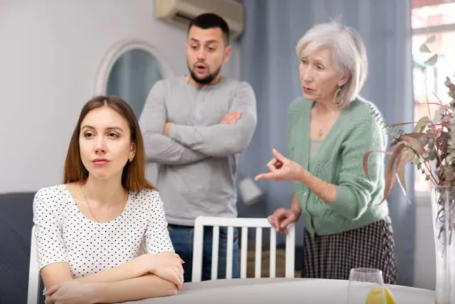 Ərindən boşandı: Qaynanasından gözlənilməz "sürpriz" aldı