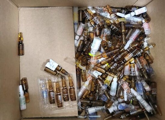 İran vətəndaşı dərmanları Azərbaycana corabında keçirmək istəyib - FOTO