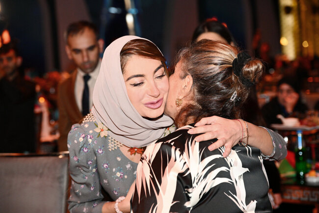 Prezidentin qızları Zəfəri şəhid anaları ilə qeyd etdi - Fotolar