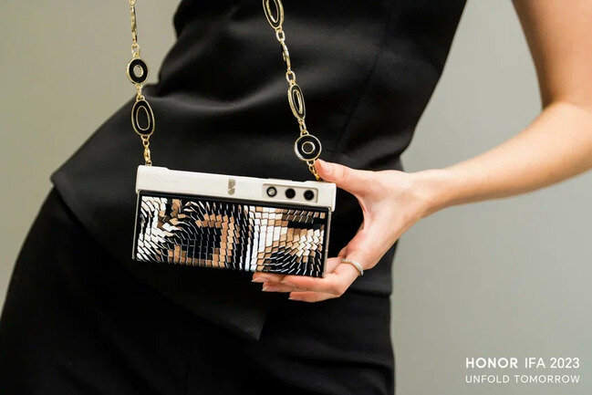 Çanta kimi daşına bilən TELEFON-FOTOLAR