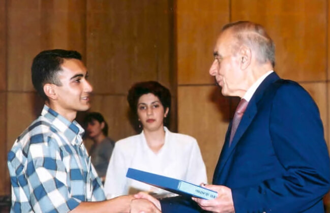 Heydər Əliyevin vaxtilə Prezident təqaüdü verdiyi tələbə indi generaldır - VİDEO