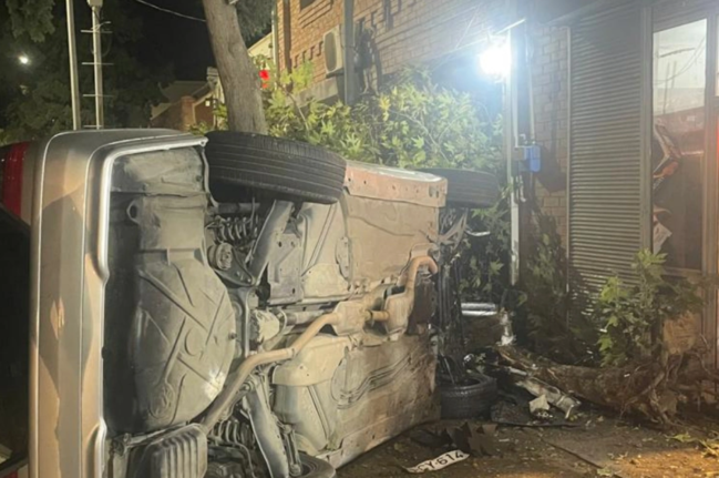 Goranboyda ağır qəza: Avtomobil evə ÇIRPILDI