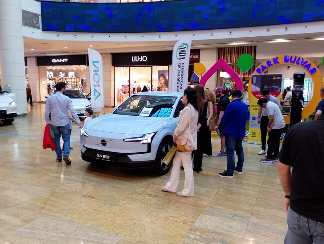 AADA "Yaşıl ölkə" adlı elektrik avtomobillərin sərgisini təşkil etdi