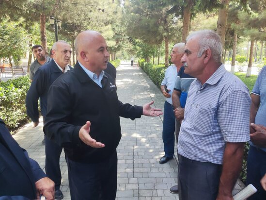 Bölgələrdə vətəndaşlarla görüşlər keçirilir, problemləri yerindəcə dinlənilir