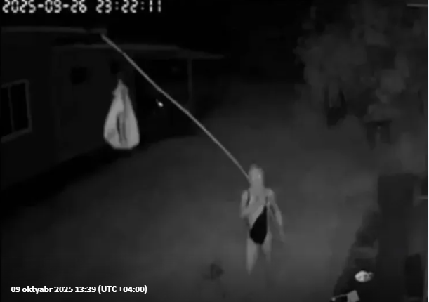 Evlərə tamamilə çılpaq girən oğru tutuldu