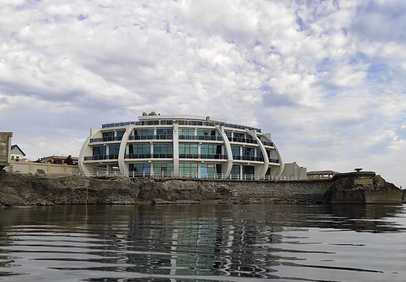 Buzovna sakinlərindən qayalıqda qanunsuz tikililərə ETİRAZ: "Ləpədöyəndə ev olar?" - FOTO