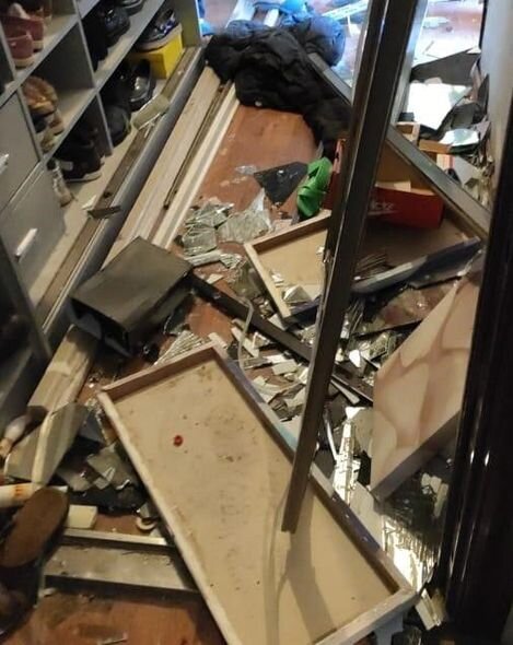 Bakıda çoxmərtəbəli binada partlayış: Xəsarət alan var - FOTO/VİDEO