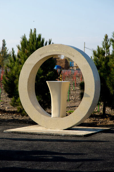 "OBA" marketlər şəbəkəsi "Vətən bağı"nda şəhidlər bulağını istifadəyə verdi