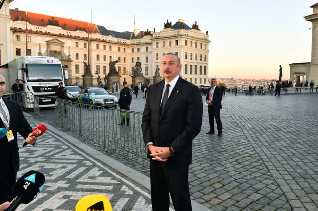 İlham Əliyev: "Ümid edirəm ki, biz sülhə yavaş-yavaş yaxınlaşırıq"