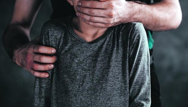 "Güllələnmənin ləğvinə çox təəssüflənirəm" - Deputat 11 yaşlı qızı zorlayan atalıqdan danışdı