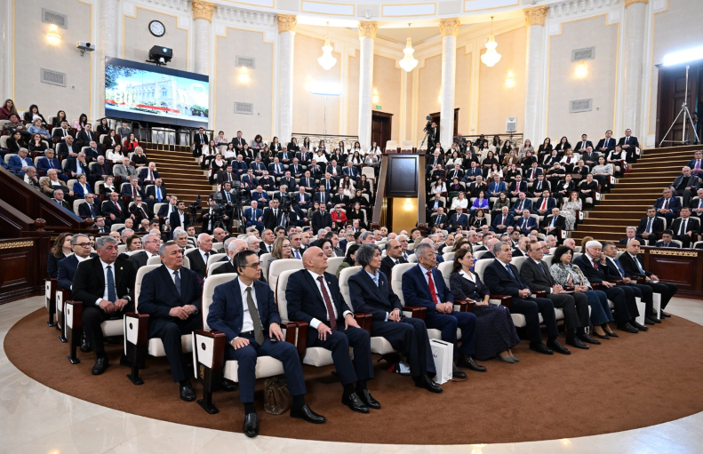 İlham Əliyev AMEA-nın 80 illik yubileyinə həsr olunmuş yığıncaqda çıxış edib