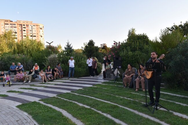 Paytaxtda yenə axşam konsertləri təşkil edildi - Fotolar