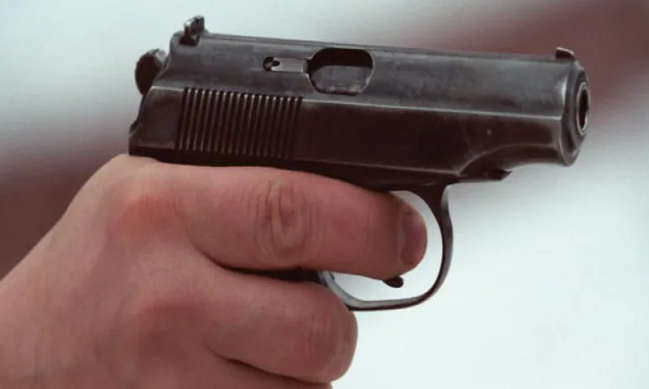 Ailəsini güllələdi, arvadı və əmisi öldü