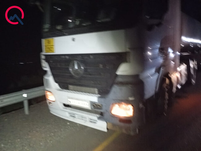 Biləsuvarda üç maşın toqquşdu - Ölən və xəsarət alanlar var