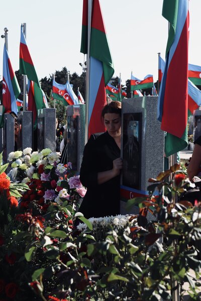 Azərbaycan şəhidlərini yad edir - FOTOLAR