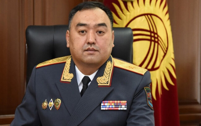 DİN rəhbəri siqaretə görə cərimələndi - Qırğızıstanda