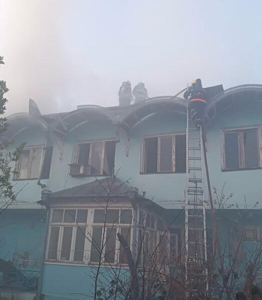 Gəncədə bitişik evlər yandı - Fotolar - Yenilənib