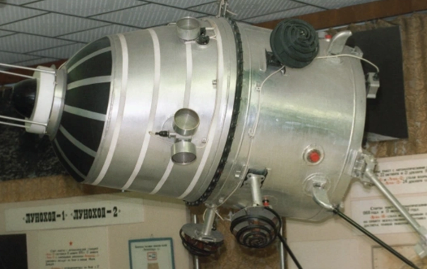 SSRİ-nin "Kosmos-482" kosmik aparatı orbitdən çıxıb və Hind okeanına düşüb