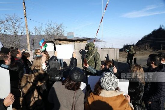 Azərbaycanlı etirazçıların qarşısına çıxan sülhməramlıların polkovniki sərxoş imiş - YENİLƏNİB + VİDEO