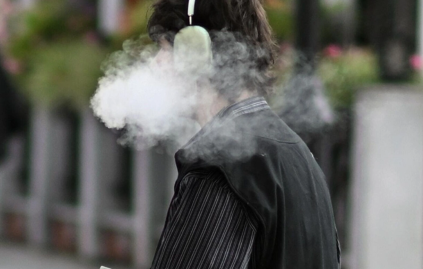 Pulmonoloq: "Siqaret tüstüsü saçdan, dəridən və paltardan da orqanizmə keçir"