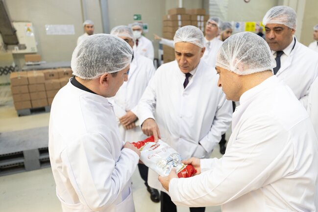 Nizami Rayon İcra Hakimiyyətinin başçısı Sahibkarlar Günü ilə əlaqədar "Ulduz" şokolad fabrikini ziyarət edib