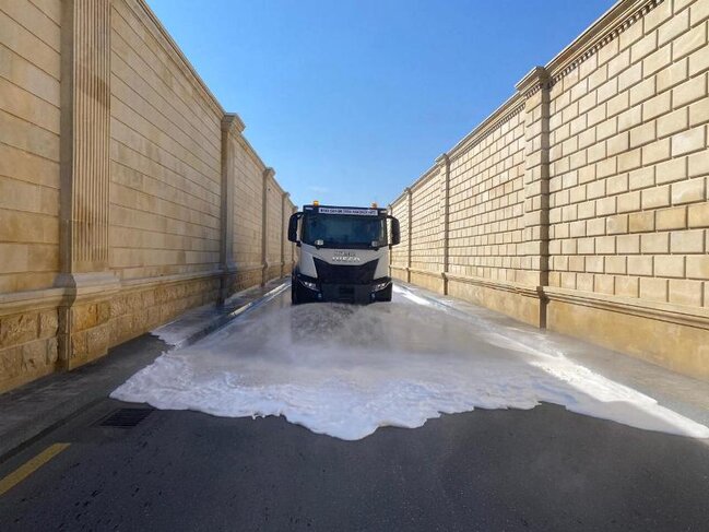 Bu gün paytaxtın 556 küçəsi yuyuldu - FOTO