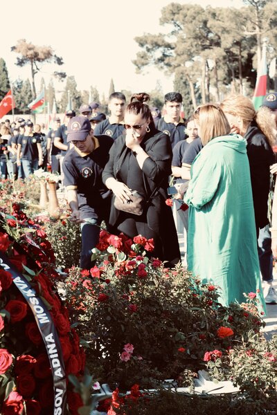 Azərbaycan şəhidlərini yad edir - FOTOLAR