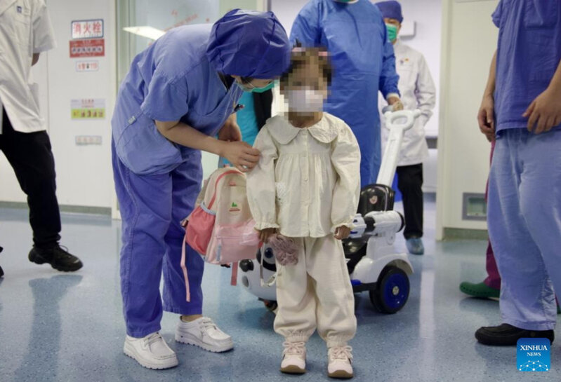 Beş yaşlı uşağa süni ürək qoyuldu