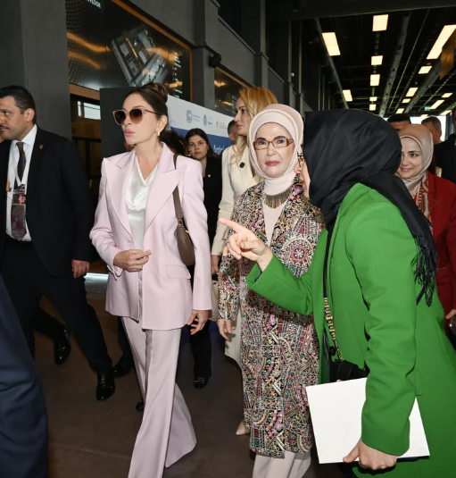 Mehriban Əliyeva Antalyada Fələstinlə bağlı paneldə iştirak edib - FOTO