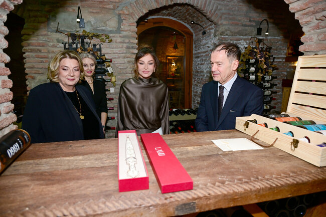 Birinci xanımlar lançda - Fotolar