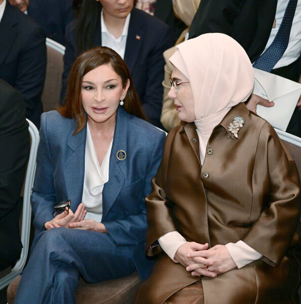 Birinci xanımlar Antalya Forumunda - Foto