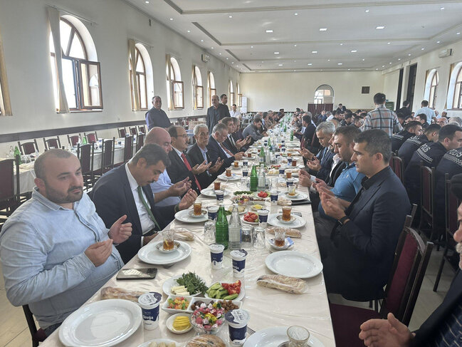 Türkiyə səfiri ermənilərin təxribatı nəticəsində həlak olan polis serjantının yas mərasimində iştirak edib - FOTO