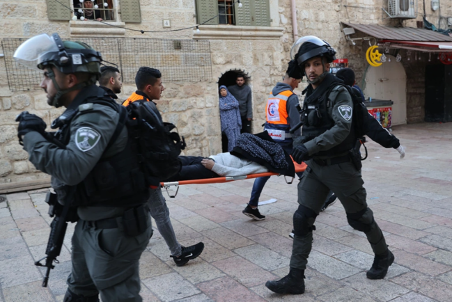 Polis məscidə hücum etdi - FOTO