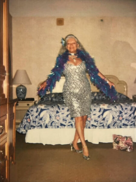 Adi müəllimənin əşyalarını aldı - XƏZİNƏ TAPDI - FOTO-VİDEO