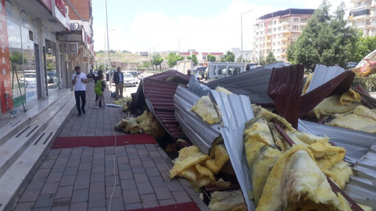 9 mərtəbəli binanın damı çökdü - FOTO