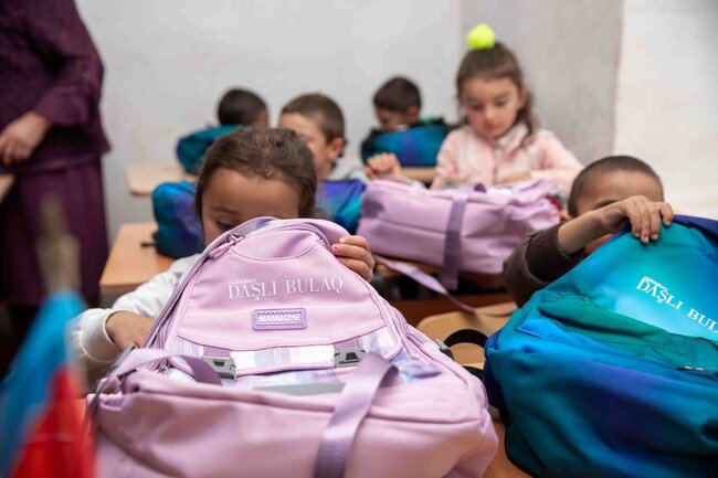 "Daşlı bulaq" kənd məktəblilərini sevindirdi