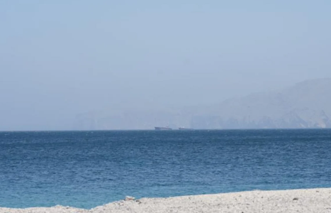 ABŞ-İran atəşkəsindən sonra Hörmüz boğazından ilk gəmi keçdi