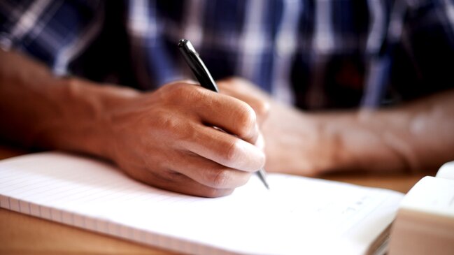 İmtahanda az bal toplayan gənc evdən qaçdı: Ürəkdağlayan məktubu tapıldı - VİDEO