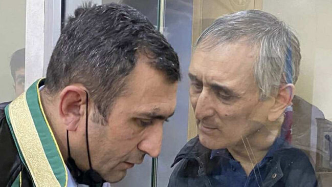 Tanınmış vəkilin fəaliyyəti dayandırılıb