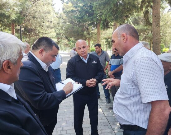 Bölgələrdə vətəndaşlarla görüşlər keçirilir, problemləri yerindəcə dinlənilir