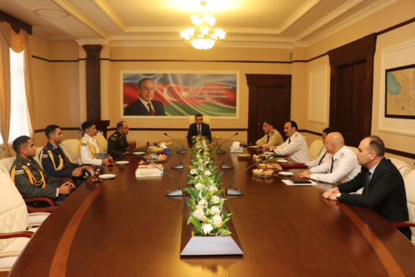 Hərbi prokuror Heydər Əliyev adına Hərbi İnstitutun kursantları ilə görüşüb