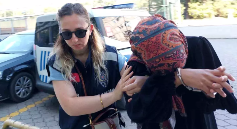 Qadın qonşusunun açarını gizlicə kopyalayaraq evdəki bütün qızılları oğurladı