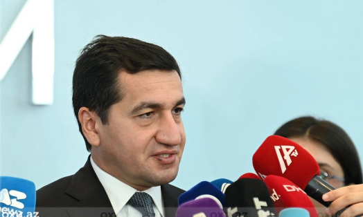 Hikmət Hacıyev: "Dezinformasiyadan danışarkən ilk sosial media və süni intellekt ön plana çəkilir"