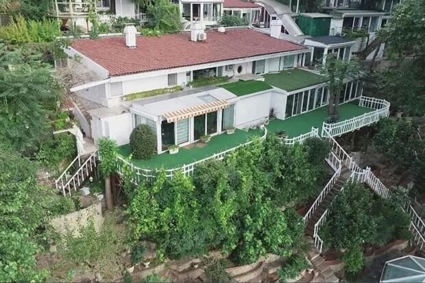 Adnan Oktarın villası satışa çıxarıldı