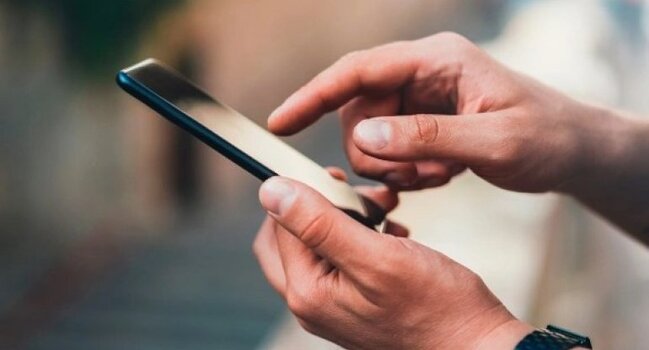 75 yaşlı kişi süni intellektə görə həyat yoldaşından boşanmaq istədi