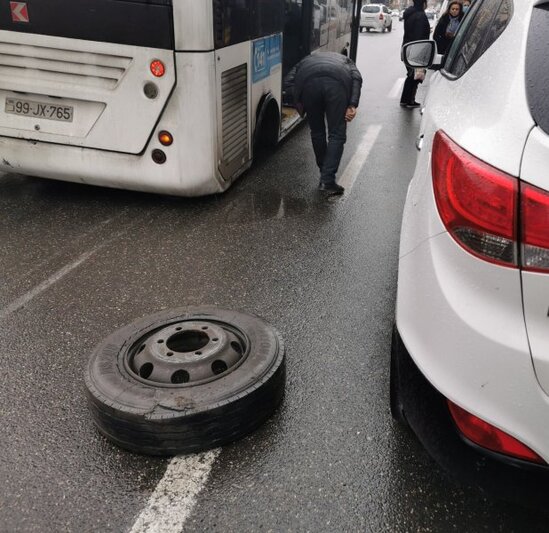 Bakının mərkəzində qorxunc hadisə - Marşrut avtobusunun ... FOTO