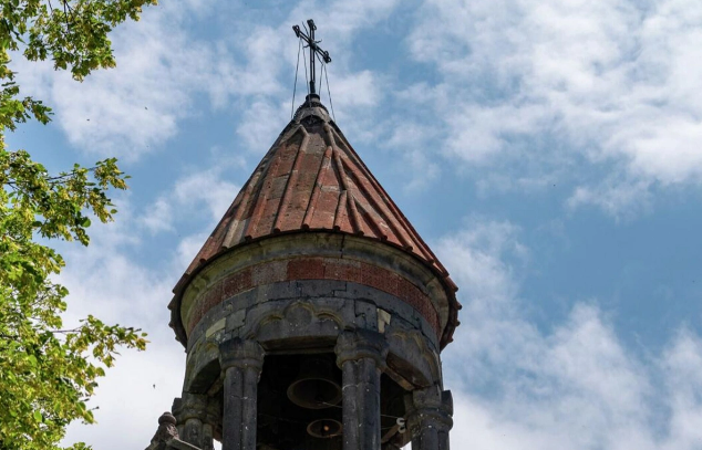 Ermənistanda kilsədə partlayış: Keşiş yaralandı