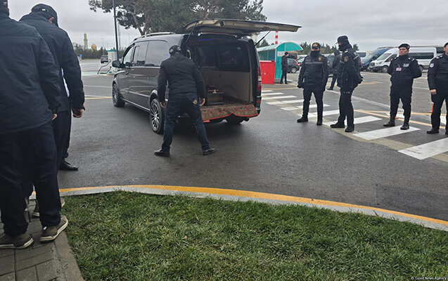 Ekipaj üzvlərinin cənazələri vida üçün aeroporta gətirildi - Foto